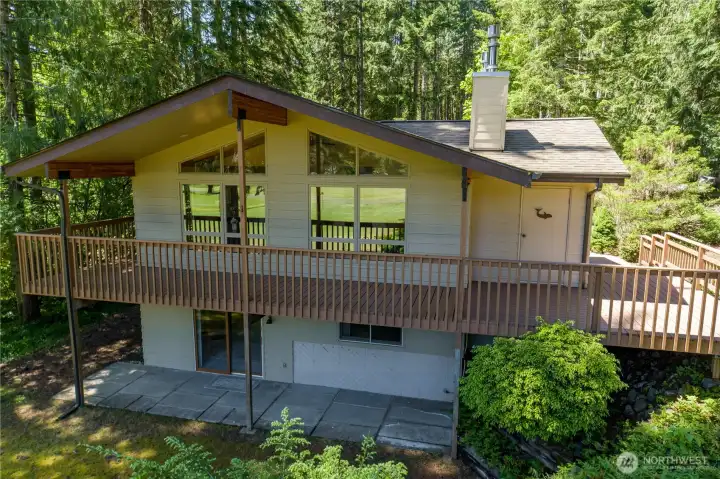 House facing golf course hole 7