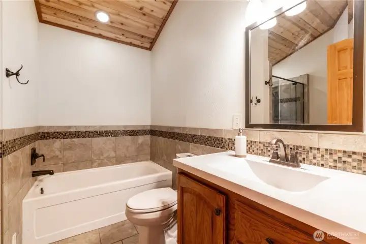 Bathroom soaking tub