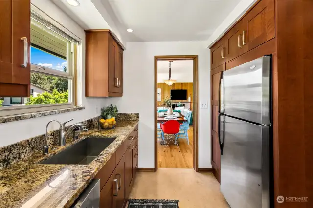 Large kitchen with direct yard access (garage through the kitchen door)