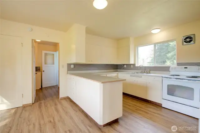 Dining Area/Kitchen