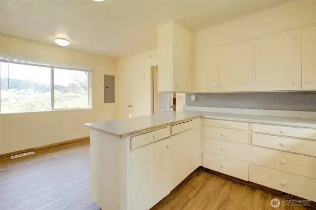 Kitchen/Dining Area