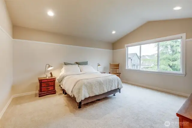 Nicely painted, accent walls.