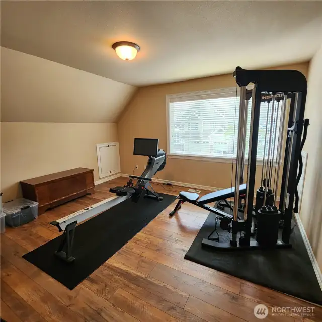 Large bonus room