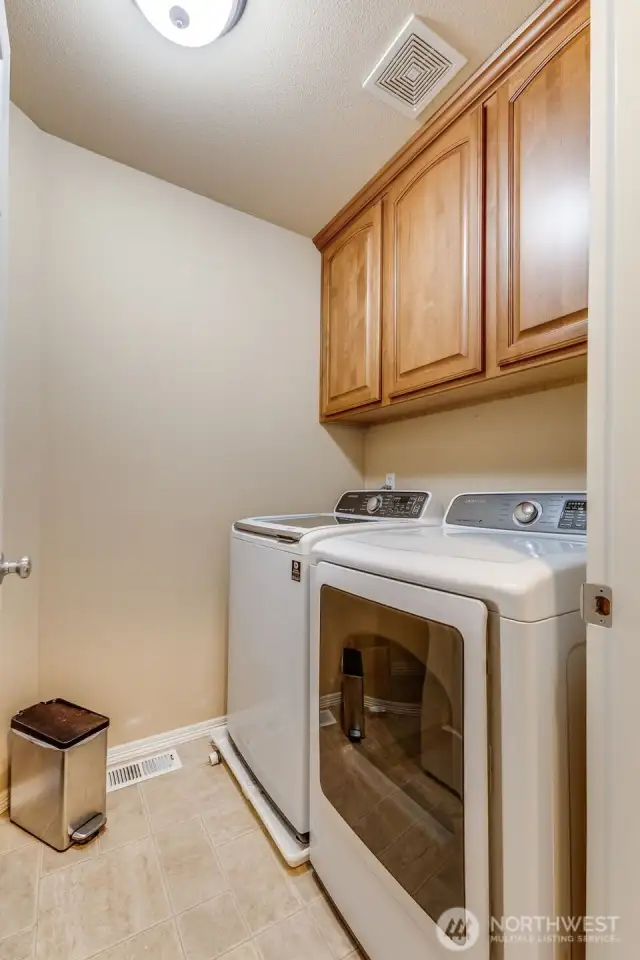 Washer / dryer included.