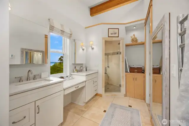 Another look at the en-suite bath