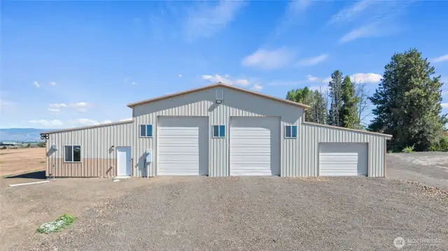 3 bays at the front and additional 4th bay on the rear