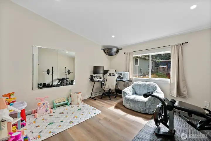 BONUS Room