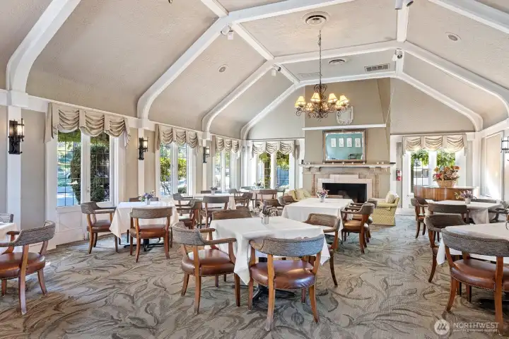 Relax by the hearth or have a more formal dining experience in the Fireside Room. In-house chef creates delightful seasonal cuisine such as Grilled Salmon Filet or Rigatoni.