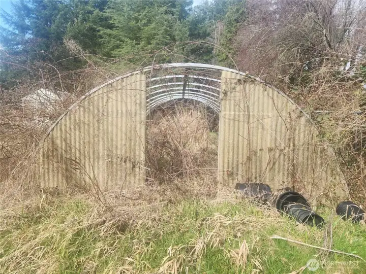 Steel frame for bigger greenhouse