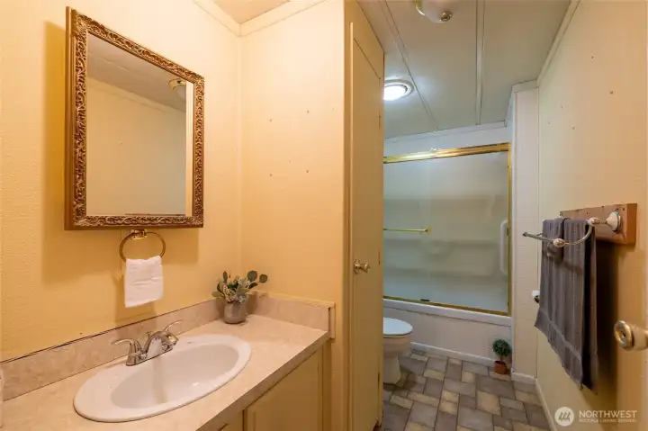 Full bathroom off the primary