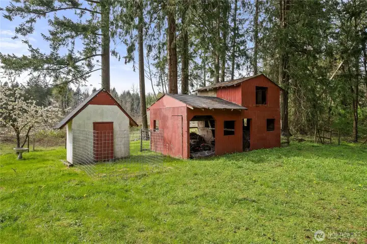 Lots of outbuildings and chicken coop to enjoy fresh eggs!