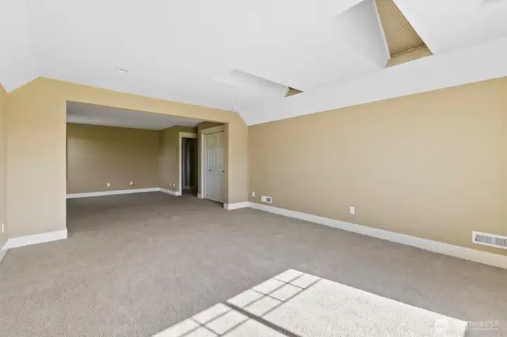 Floor 2; Bedroom 4 / bonus room