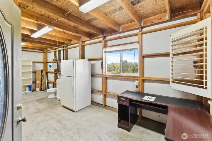 10'x 20' office/flex space within Shop