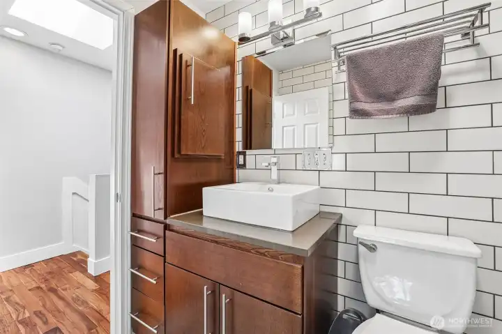 Level 2 full bath