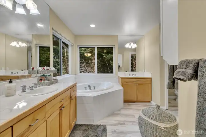 Primary 5 Piece Bath