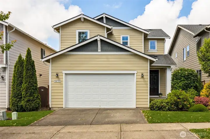 Beautiful home and well-kept landscaping Beautiful home and well-kept landscaping
