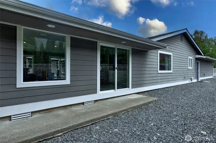 Driveway that can drive back to the back yard, sliding glass door off family room.