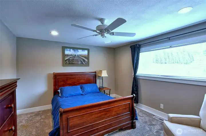 Comfortable secondary bedroom