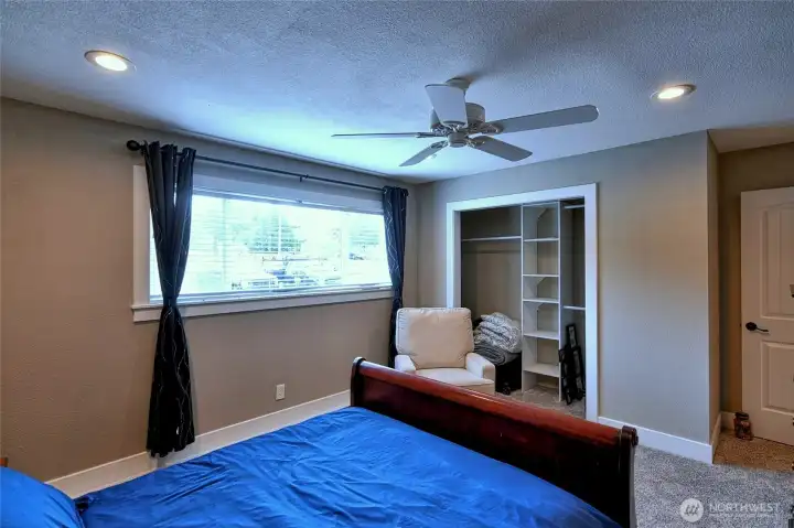 Additional bedroom with great natural light