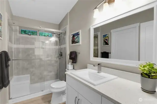 All NEW hallway bath with Quartz counter top!