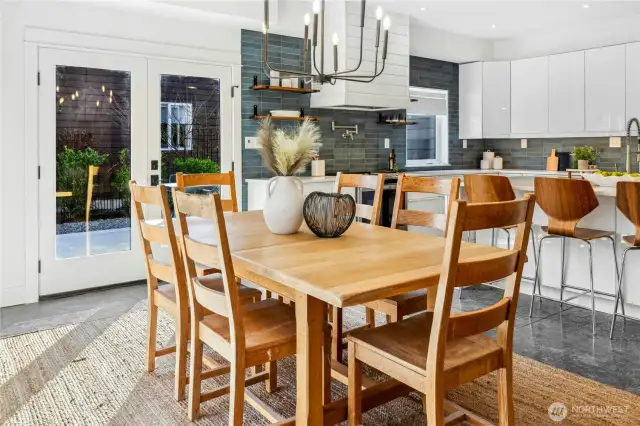 Connected dining area that leads directly out to the back patio.