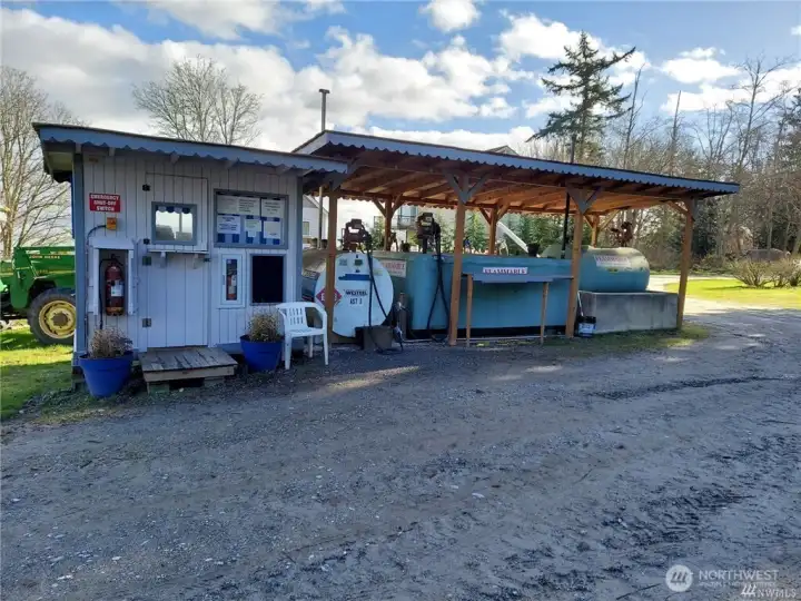 Hat Island fuel station & library.