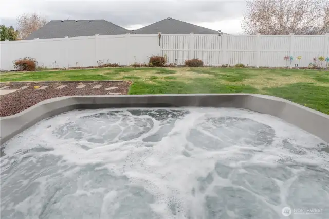 4 person hot tub