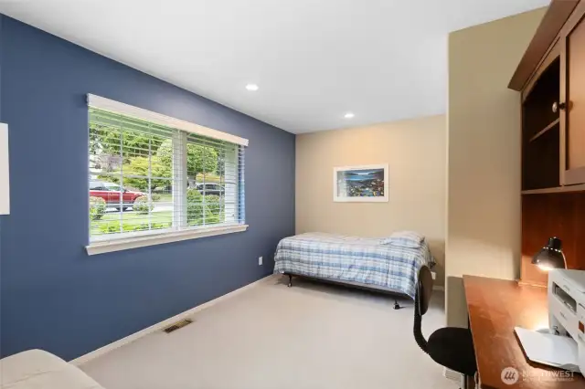Den/office could become a bedroom