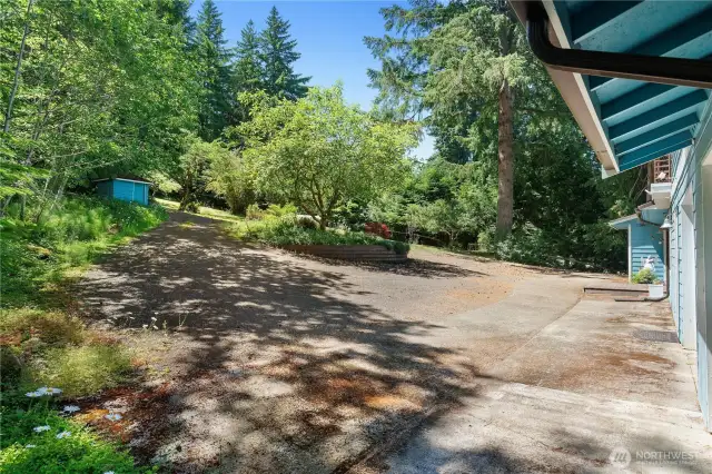 Circular driveway