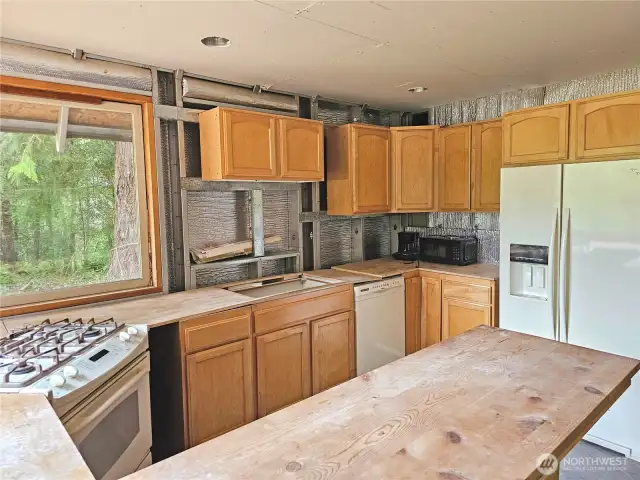 Sizable kitchen with a gas stove and dishwasher!