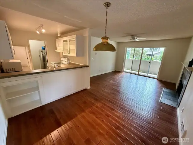 This dining room offers countertop seating, and more formal dining seating at the table. It's the perfect space for dinner parties or a casual dinner for the family.