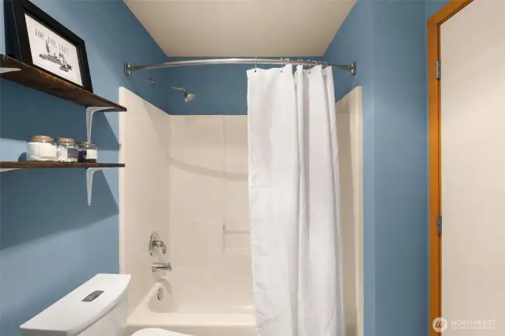 Full bath with stylish ceramic tile "hardwood"