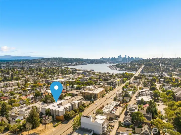 Location is everything, and here you’re just blocks from Fremont’s best: Gas Works Park, Burke-Gilman trail, Lake Union, Fremont Brewing and so much more! Walkscore 91!
