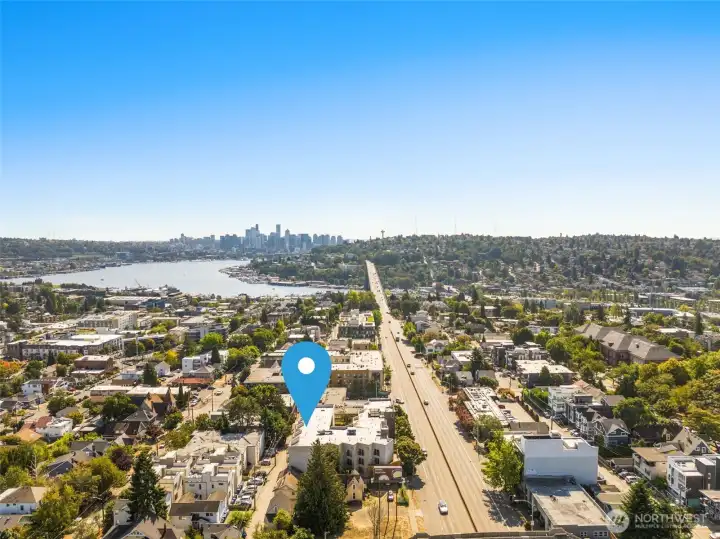 Prime Fremont location, giving you the best of a lively neighborhood vibe plus unbeatable access to Downtown, Amazon, UW, I-5, etc