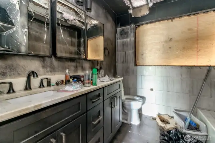 Upstairs main bath