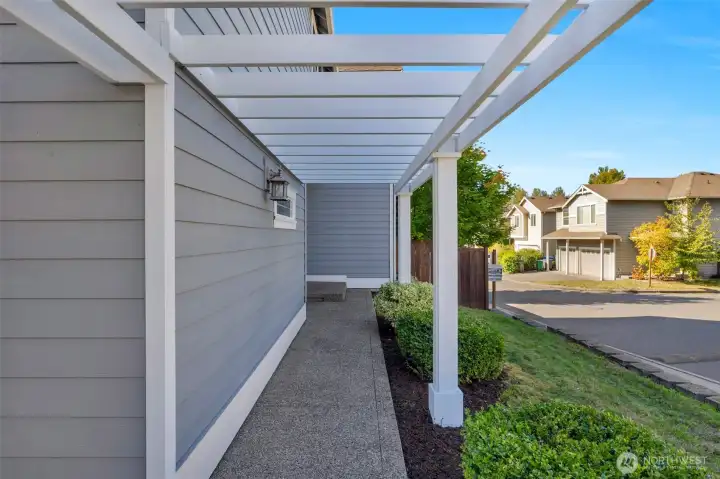 Decorative Arbor adds a little extra touch craft.