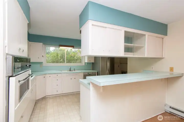 Breakfast bar with due-sided cabinets.