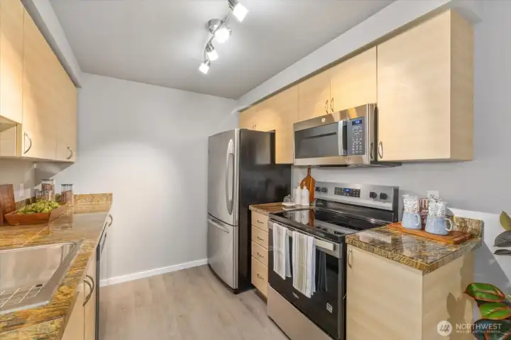 Updated Kitchen with Brand NEW Appliances.