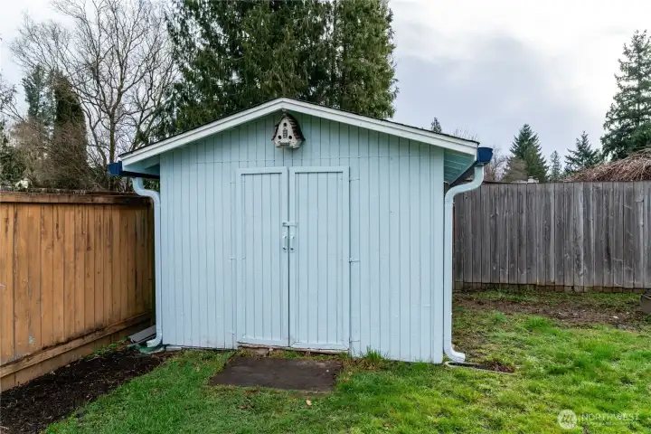 Large shed...park your car in the garage and your "stuff" in the shed!