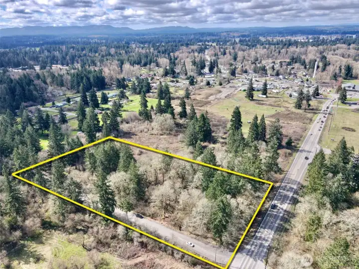 Overhead view with approximate boundary in yellow.