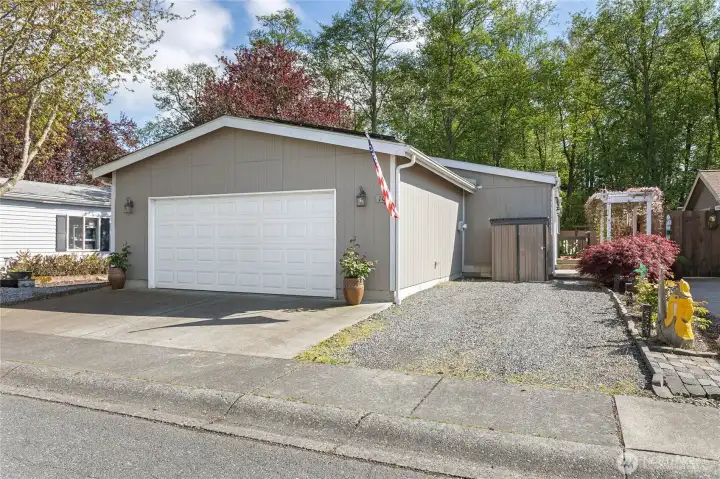 Spacious 2 car garage with solar panels, great for energy costs!!