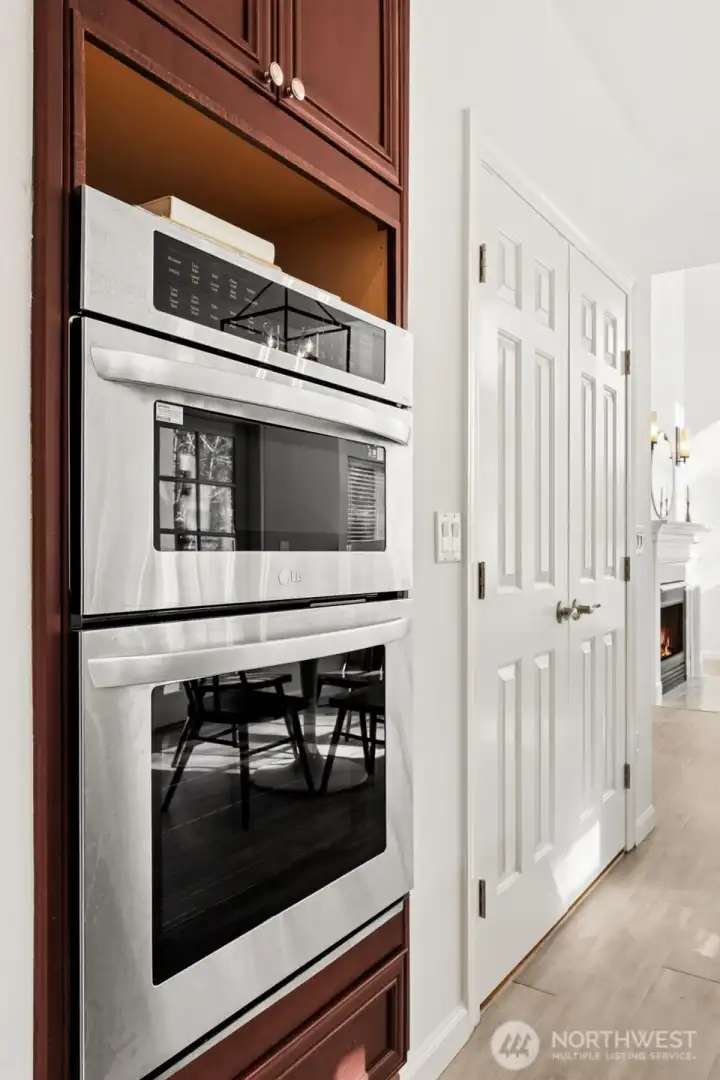 Newer appliances - and all stay, including W/D