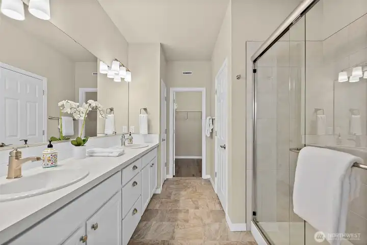 Primary en-suite bath - dual sinks and an oversized vanity