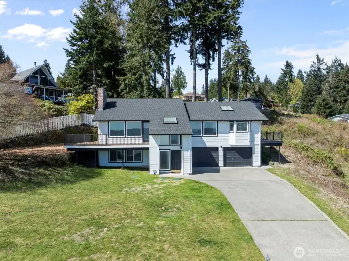 Expansive yard offering endless possibilities for outdoor living.