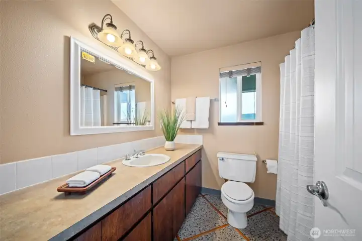 1st Floor Bath