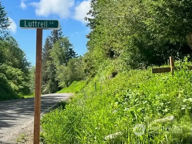Lutterell Lane off Chinook Valley Road