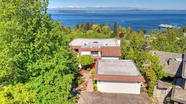 Offering sweeping views of the Puget Sound & Olympic Mountains as well as the tranquility of the sea breeze.