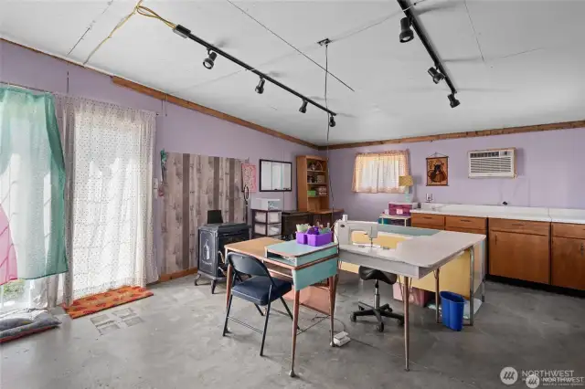 Extra "studio" room.