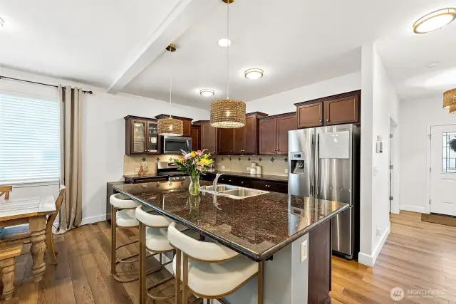 Good Size Kitchen with Large Island, Granite Counters, SS Appliances