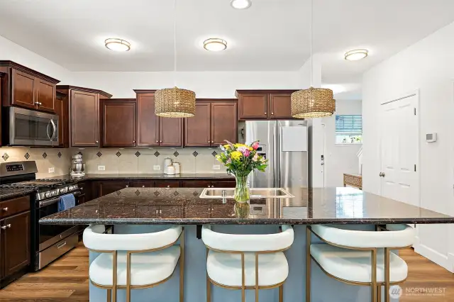Good Size Kitchen with Large Island, Granite Counters, SS Appliances